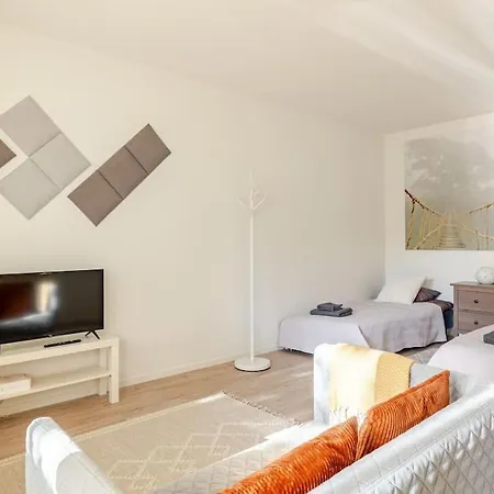 Uudistettu Kahdelle Omalla Parkkipaikalla