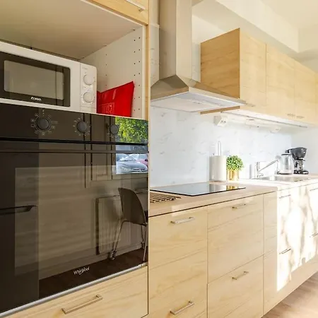 Uudistettu Kahdelle Omalla Parkkipaikalla Apartmán Rovaniemi