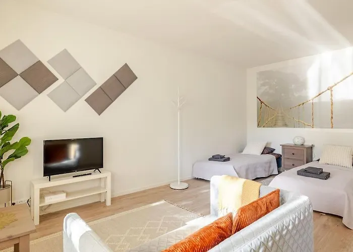 Uudistettu Kahdelle Omalla Parkkipaikalla